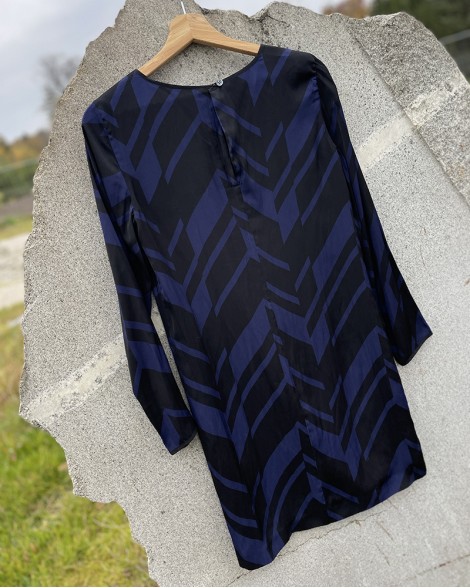 Šaty dámské Armani Exchange se vzorem
